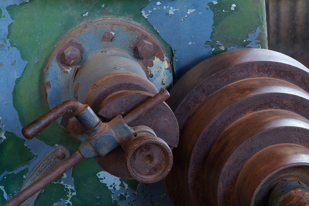 Usa-California Heavy equipment rusts in the machine shop at the Bodie Stamp Mill